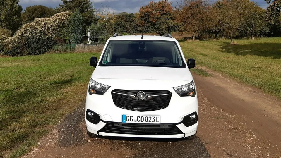 Die kompakten Transporter und Hochdachkombis (im Bild der Opel Combo-e) sind jetzt auch rein elektrisch zu haben.